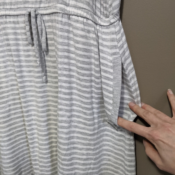 La Vie en Rose | white & gray stripe night gown - Picture 2 of 7